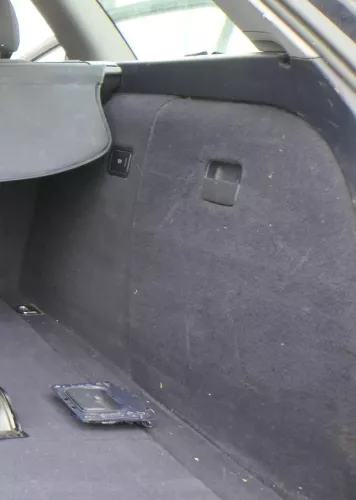 Audi A4 8E Abdeckung Verkleidung Kofferraum hinten rechts Seite 8E9863880D blau