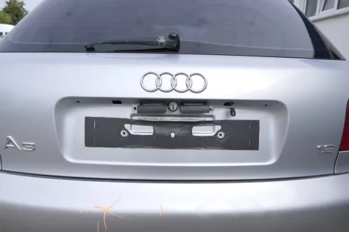 Audi A3 8L bis cBj. ca1999 Heckklappe Kofferraumklappe Klappe hinten LY7M silber (164796)
