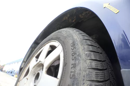 VW Passat 3B Kotflügel vorne links blau LB5N blackmagic (164890)