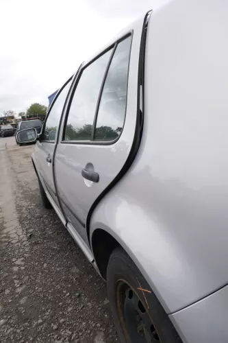 VW Golf 4 Limousine Tür hinten links silber grau LB7Z (KEINkombi) (164933)