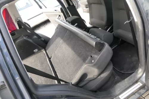 VW Bora Golf 4 Kombi Variant Hundegitter Trenngitter Gitter 1J9861691M + Halter (165039)