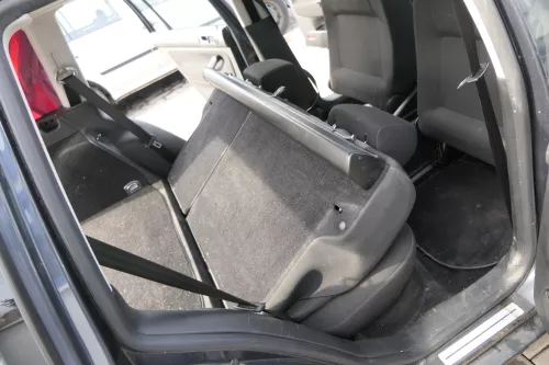 VW Bora Golf 4 Kombi Variant Hundegitter Trenngitter Gitter 1J9861691M + Halter (165039)