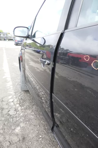 VW Touran 1T 1T3 Tür vorne links Fahrertür schwarz LC9Z OHNE Anbauteile Cross (165050)