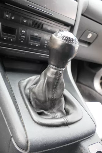 Audi A6 4B Schaltknauf Schaltsack Schaltknüppel original 5-Gang Leder schwarz (165083)