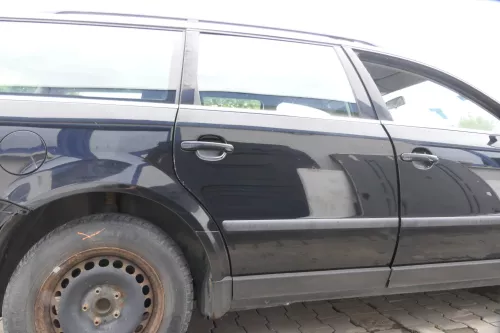 VW Passat 3B 3BG 3B6 Kombi Avant Tür hinten rechts mit Scheibe schwarz L041