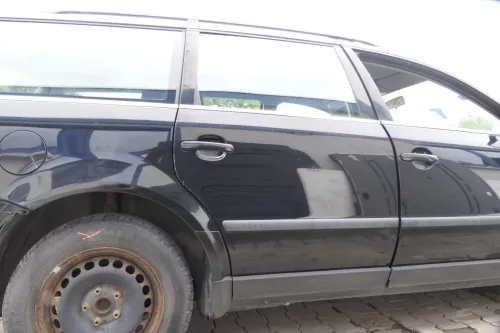 VW Passat 3B 3BG 3B6 Kombi Avant Tür hinten rechts mit Scheibe schwarz L041
