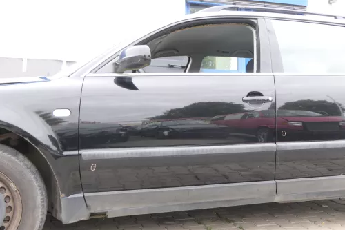 Passat 3B 3BG 3B6 Kombi + Limo Tür vorne links Fahrertür schwarz L041 ohneAnbaut