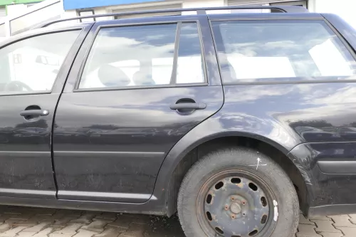 VW Golf 4 Bora Tür hinten links nur Kombi / Variant schwarz LC9Z