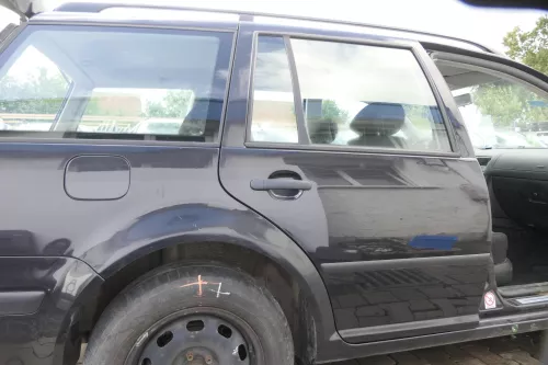 VW Golf 4 Bora Tür hinten rechts nur Kombi /Variant schwarz LC9Z ohne Anbauteile