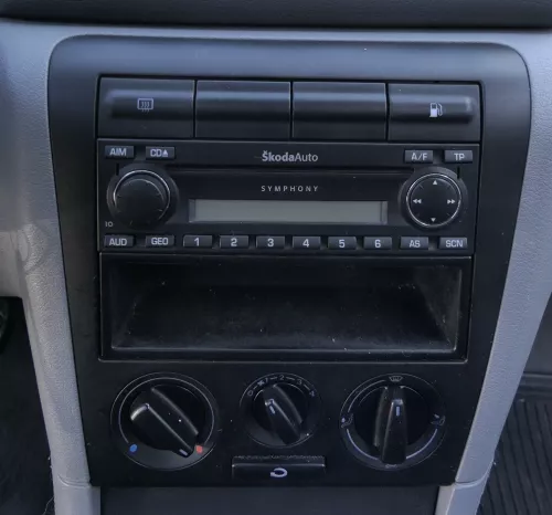 Skoda Oczavia 1U Blende MIttelkonsole um Radio Abdeckung 1U1863399 schwarz