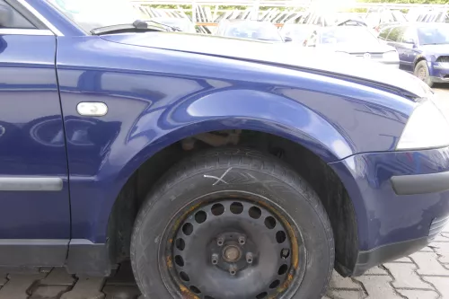 VW Passat 3BG 3B6 Kotflügel vorne rechts blau LA5E (Blinkerloch)