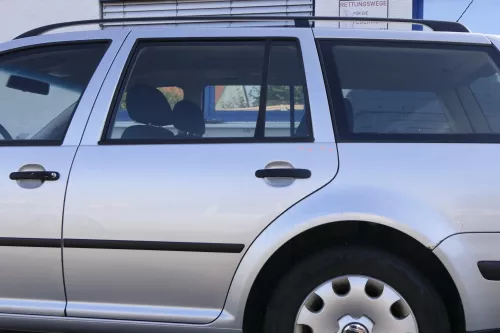 VW Golf 4 Bora Tür hinten links nur Kombi / Variant silber LA7W - ohne Anbauteil