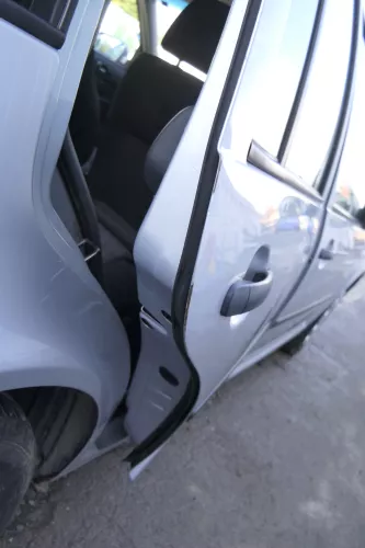 VW Golf 4 Bora Tür hinten rechts nur Kombi / Variant silber LA7W -ohne Anbauteil (165357)
