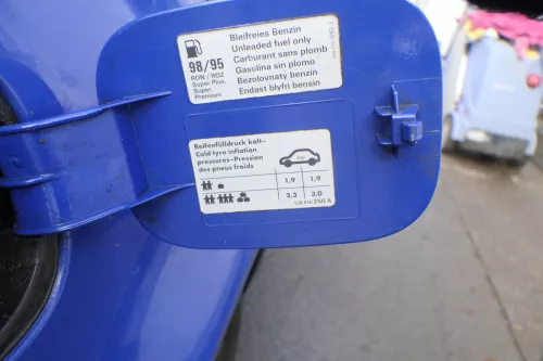 VW Golf 4 Variant Kombi Tankdeckel Deckel Tank Tankverschluß blau LW5Z (165387)