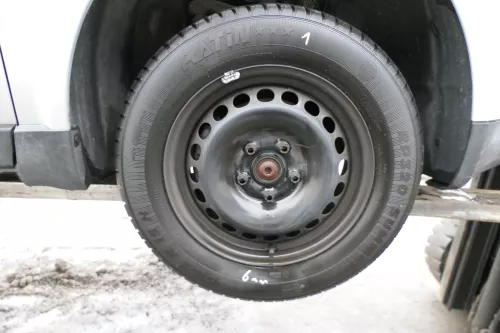 Audi A4 B5 A6 4B Passat 3BG Felgen Reifen Sommerreifen 195/65 R15 91H 6-7mm