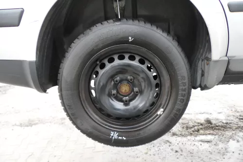 Audi A4 B5 A6 4B Passat 3BG Felgen Reifen Sommerreifen 195/65 R15 91H 6-7mm (165520)