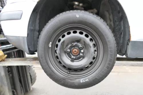 Audi A4 B5 A6 4B Passat 3BG Felgen Reifen Sommerreifen 195/65 R15 91H 6-7mm (165520)