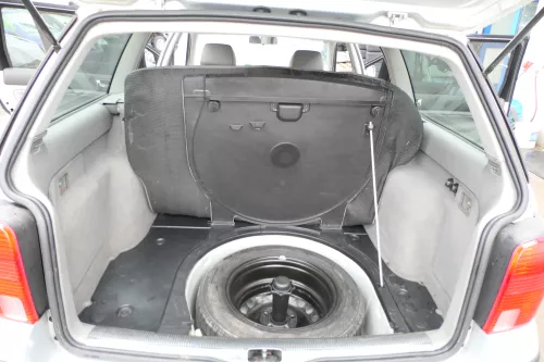 VW Passat 3B 3BG Kombi Verkleidung Teppich Kofferraum Kofferraumteppich grau (165540)