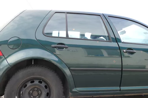 VW Golf 4 Limousine Tür hinten rechts grün LC6M (KEINkombi)