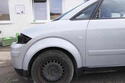 Audi A2 8Z Kotflügel vorne links blau LY7R