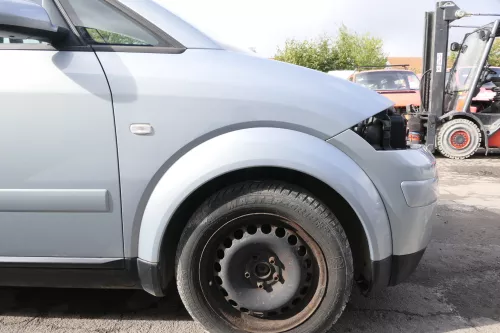 Audi A2 8Z Kotflügel vorne rechts blau LY7R