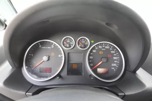 Audi A2 8Z Tacho Tachometer Kombiinstrument 8Z0920900M TDI 1.4 Diesel 324.000km (165851)