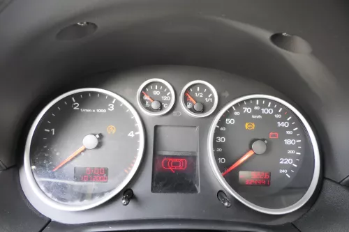 Audi A2 8Z Tacho Tachometer Kombiinstrument 8Z0920900M TDI 1.4 Diesel 324.000km