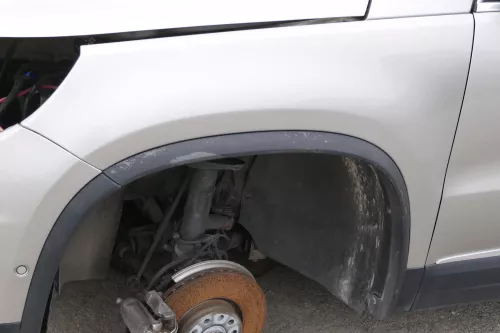 VW Tiguan Kotflügel vorne links original 5N0821105A + Leiste gelb beige LH1W (165929)