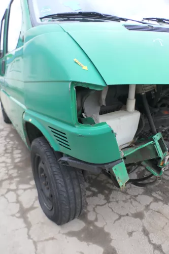 VW T4 kurze Version Kotflügel vorne rechts grün Polizei (166170)