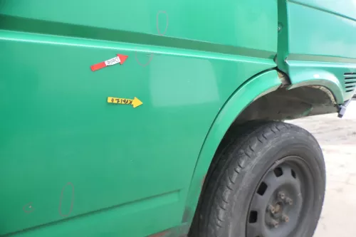 T4 Tür vorne rechts Beifahrertür Caravelle 7D0831056C ohneAnbauteil grün Polizei (166171)