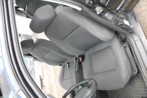 VW Polo Kombi 6K Caddy 9K Türdichtung Dichtung Tür vorne links Fahrertür (166325)