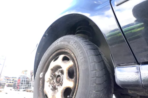 VW Polo 6N2 Kotflügel vorne links schwarz LC9Z (bis unterm Schweller) (166333)