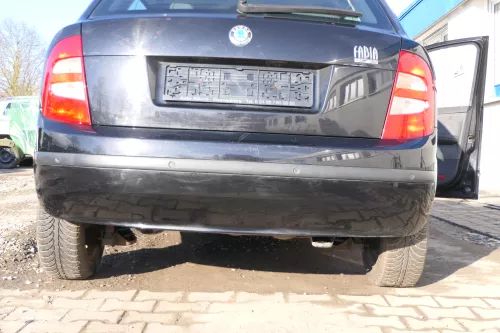 Skoda Fabia 6Y Schrägheck Stoßstange hinten Heckstoßstange schwarz LF9R PDC