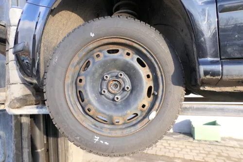 2x Polo 6R 9N Ibiza Felgen 185/60 R14 82T Winterreifen M+S 6jx15 ET38 Reifen 7mm (166406)