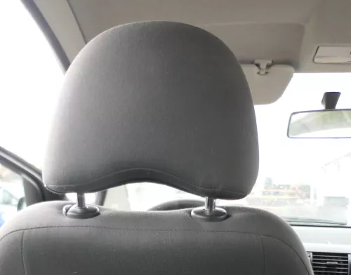 + VW Fox 5Z Kopfstütze vorne links oder rechts 5Z0881901AJ 5C7 (166418)