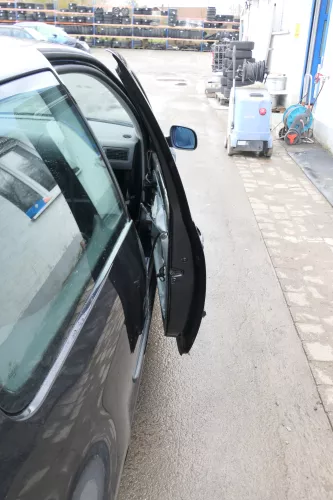 VW Golf 4 Tür vorne rechts Beifahrertür 2/3-Türer schwarz LC9Z ohnAnbauteile (166432)