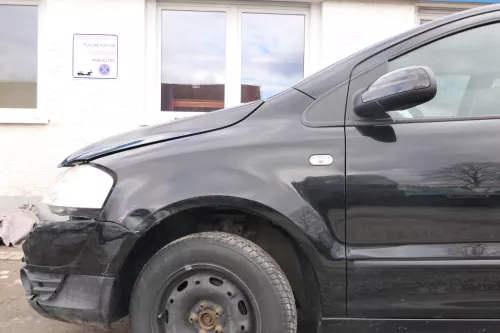 VW Fox Kotflügel vorne links schwarz L041 - DELLE