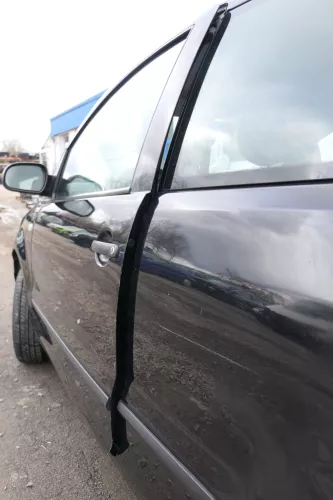 VW Fox 5Z Tür vorne links Fahrertür schwarz L041 - ohne Anbauteile (166449)