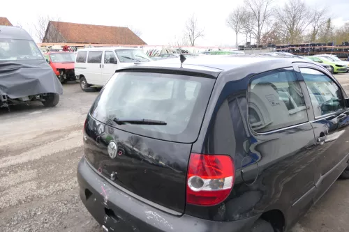 VW Fox 5Z Heckklappe Kofferraumklappe Klappe hinten + Scheibe schwarz L041 (166450)
