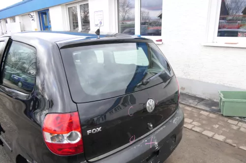 VW Fox 5Z Heckklappe Kofferraumklappe Klappe hinten + Scheibe schwarz L041 (166450)