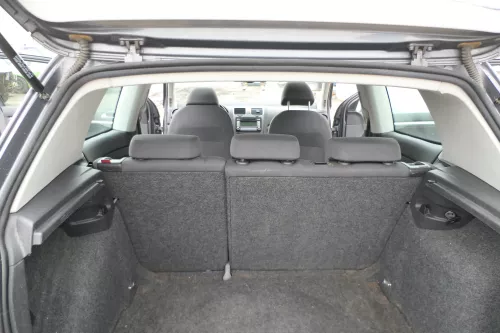 VW Golf 5 V Sitz Sitze hinten Rückbank Rücksitzbank 3 Punkt Lehne rot (166527)