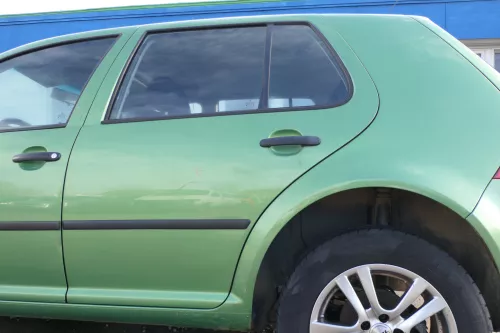 VW Golf 4 Limousine Tür hinten links grün LA6P (KEINkombi)