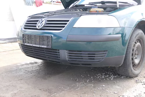 VW Passat 3BG Stoßstange vorne Frontstoßstange Stoßfänger grün LB6G (166566)