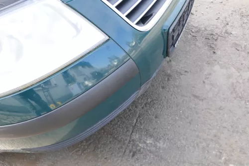 VW Passat 3BG Stoßstange vorne Frontstoßstange Stoßfänger grün LB6G (166566)