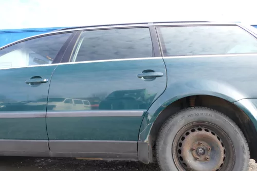VW Passat 3B 3BG Kombi Variant Tür hinten links grün LB6G ohneAnbauteile