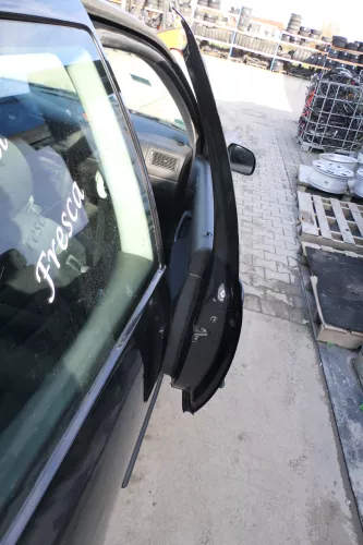 VW Golf 4 Tür vorne rechts Beifahrertür 2/3-Türer schwarz LC9Z ohnAnbautei (166623)