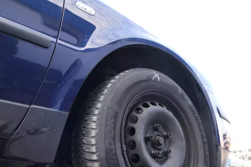 VW Passat 3BG 3B6 Kotflügel vorne rechts blau LA5E (Blinkerloch) (166641)