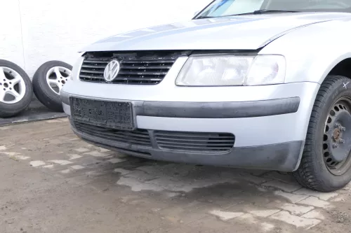 VW Passat 3B Stoßstange vorne Frontstoßstange Stoßfänger silber LB7Z grau Grill (166901)