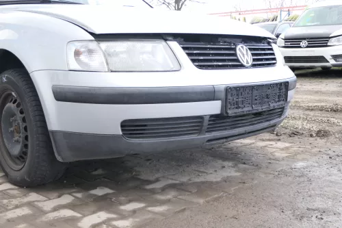 VW Passat 3B Stoßstange vorne Frontstoßstange Stoßfänger silber LB7Z grau Grill (166901)