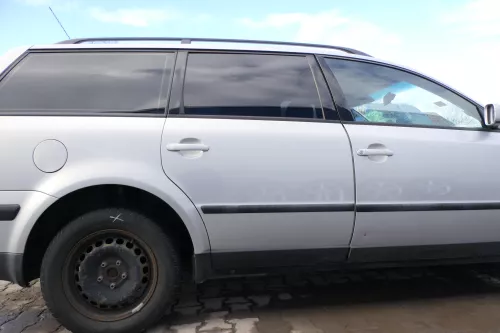 VW Passat 3B 3BG 3B6 Kombi Avant Tür hinten rechts mit Scheibe grau silber LB7Z